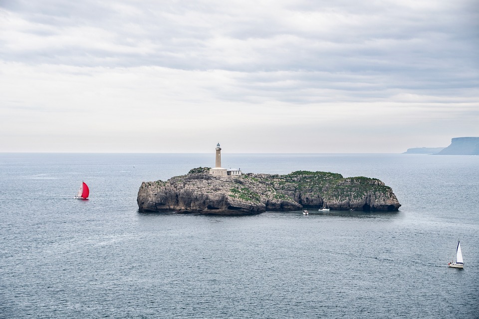 navigating the jumbo mortgage refinance landscape: current rates and trends